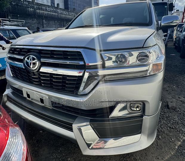 Toyota Land Cruiser 5.7 V8 VX-S 2017 Silver