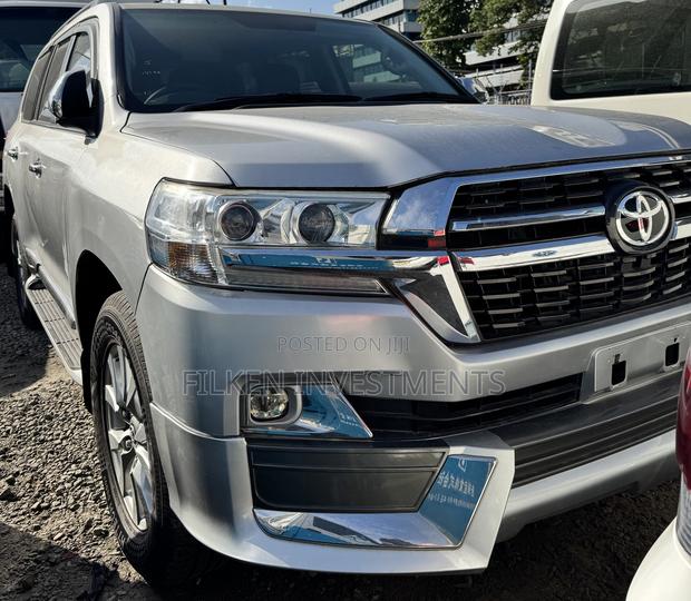 Toyota Land Cruiser 5.7 V8 VX-S 2017 Silver