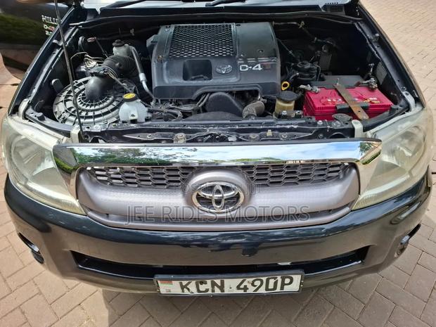 Toyota Hilux 2011 Gray