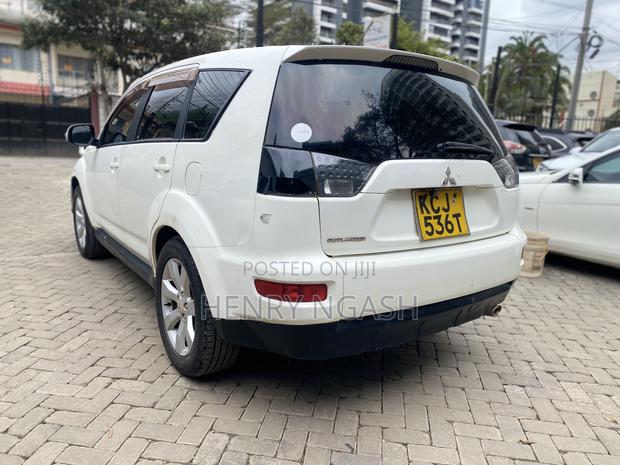 Mitsubishi Outlander 2010 White