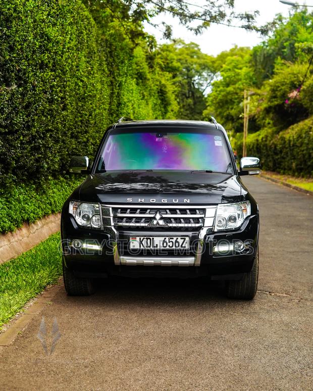 Mitsubishi Pajero V90 3.2 GR Diesel Turbo 2016 Black