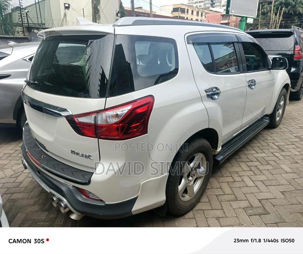 Isuzu MU-X 2015 White
