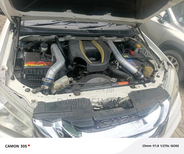 Isuzu MU-X 2015 White