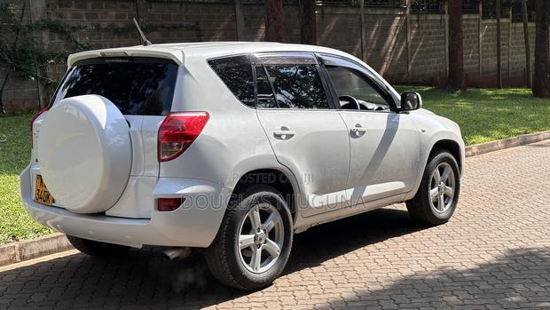 Toyota RAV4 2009 White