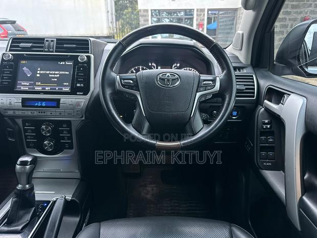 Toyota Land Cruiser Prado 2018 Silver