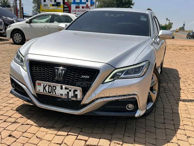 Toyota Crown 2019 Silver