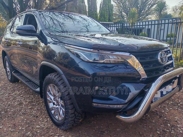 Toyota Fortuner 2021 Blue