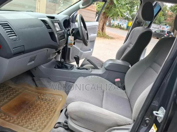 Toyota Hilux 2011 Blue