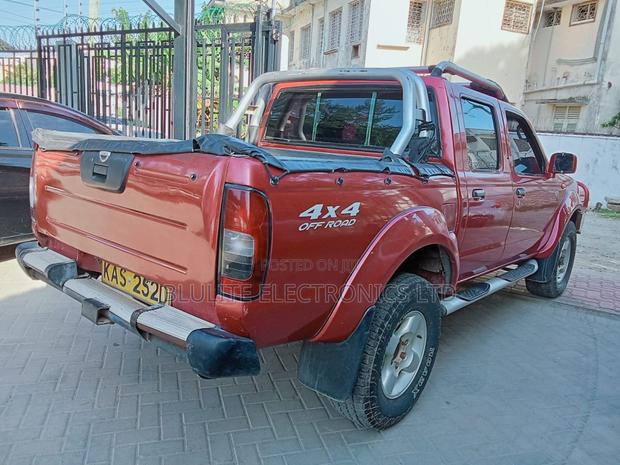 Nissan Hardbody 2007 Red