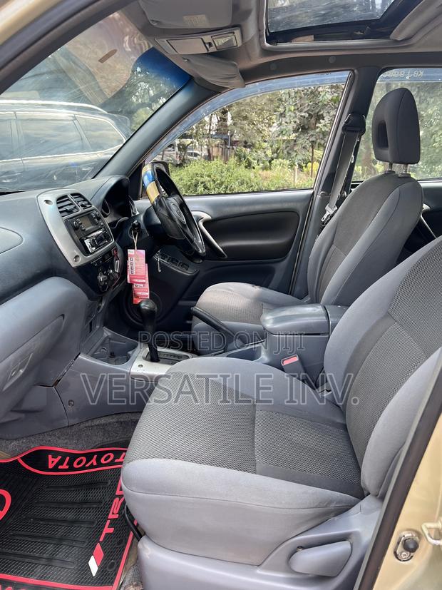 Toyota RAV4 2005 Gold