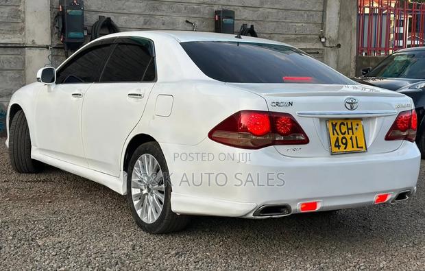 Toyota Crown 2009 White