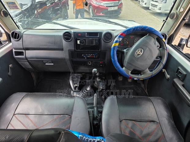 Toyota Land Cruiser 2011 White