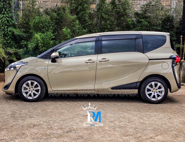 Toyota Sienta 2019 Beige