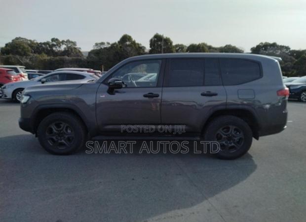Toyota Land Cruiser LC300 2022 Gray