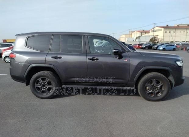 Toyota Land Cruiser LC300 2022 Gray