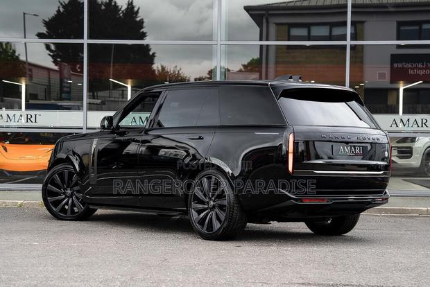 Land Rover Range Rover P400 SE LWB 7 Seat 2026 Black
