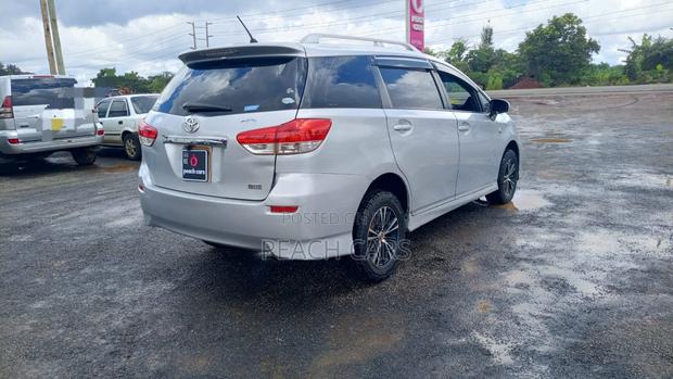 Toyota Wish 2010 Silver