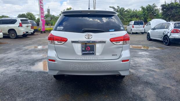 Toyota Wish 2010 Silver