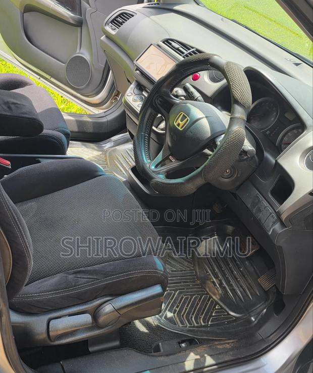 Honda Stream 2009 Silver