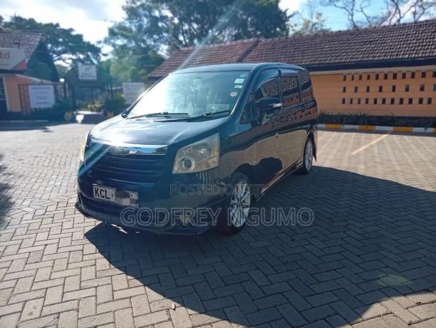 Toyota Noah 2010 Black