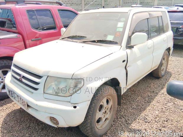 Mitsubishi Pajero 2005 White