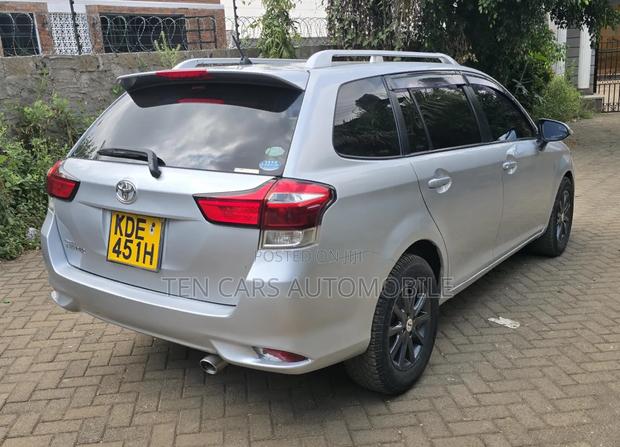 Toyota Corolla Fielder 2016 Silver