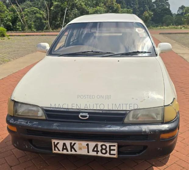 Toyota Corolla 2000 White
