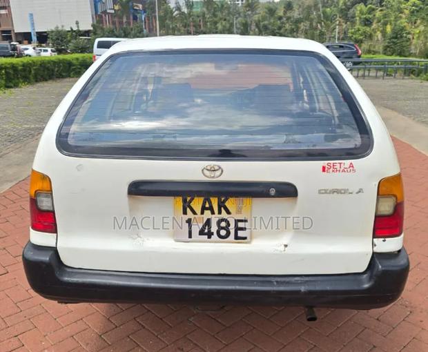 Toyota Corolla 2000 White
