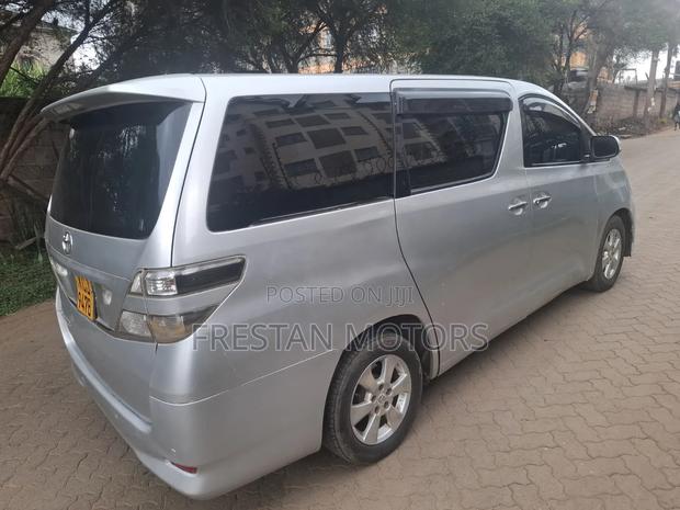 Toyota Alphard 2009 Silver
