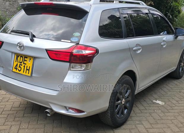 Toyota Corolla Fielder 2016 Silver