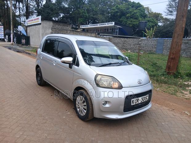 Toyota Porte 2013 Silver