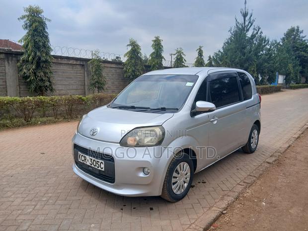 Toyota Porte 2013 Silver