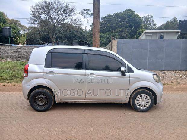 Toyota Porte 2013 Silver