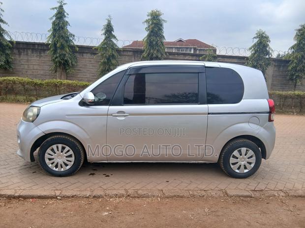 Toyota Porte 2013 Silver