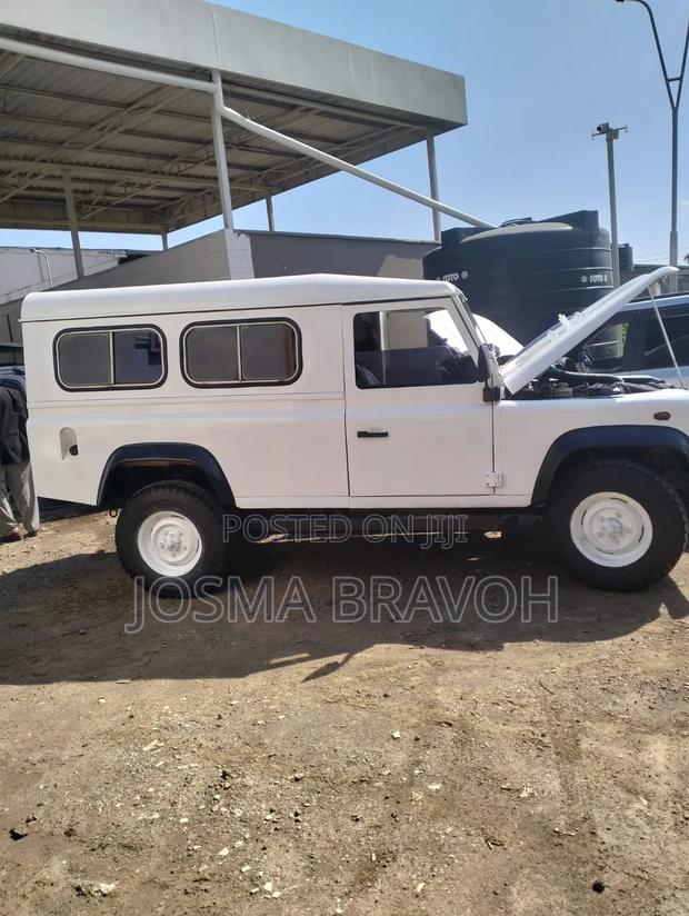 Land Rover Defender 2002 White