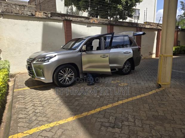 Lexus LX 2018 Silver