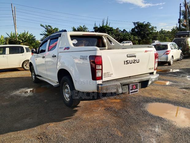 Isuzu D-MAX 2014 White