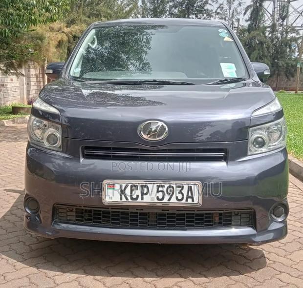 Toyota Voxy 2010 Gray