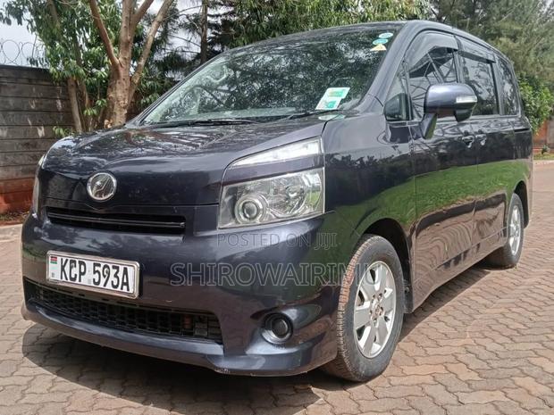 Toyota Voxy 2010 Gray