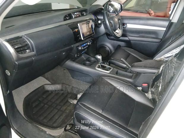 Toyota Hilux Revo Double Cab Deisel 2.8 AWD 2018 White