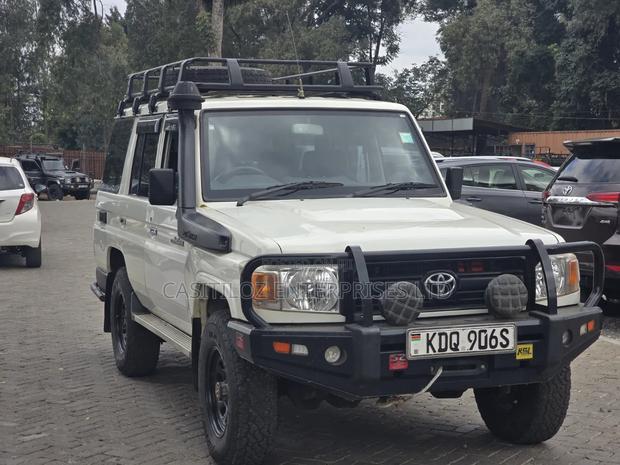 Toyota Land Cruiser 2016 Gold