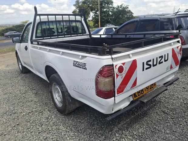 Isuzu D-MAX 2009 White