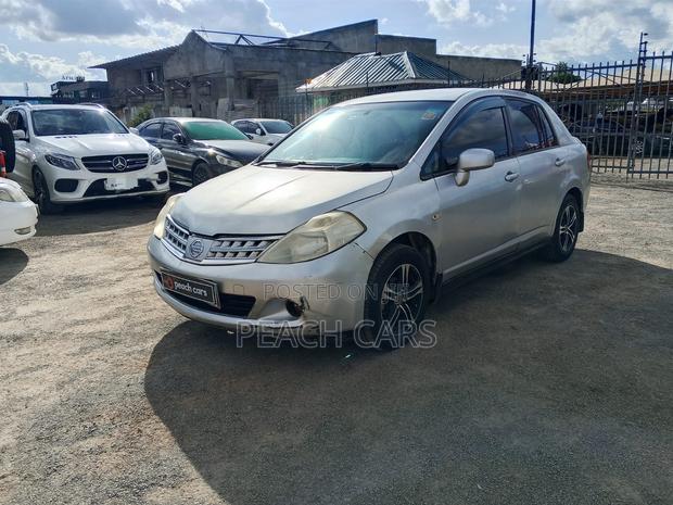 Nissan Tiida 2010 Silver