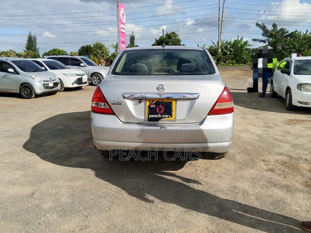 Nissan Tiida 2010 Silver