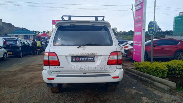 Toyota Land Cruiser 2003 White