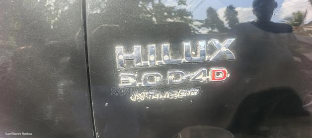 Toyota Hilux 2013 Black
