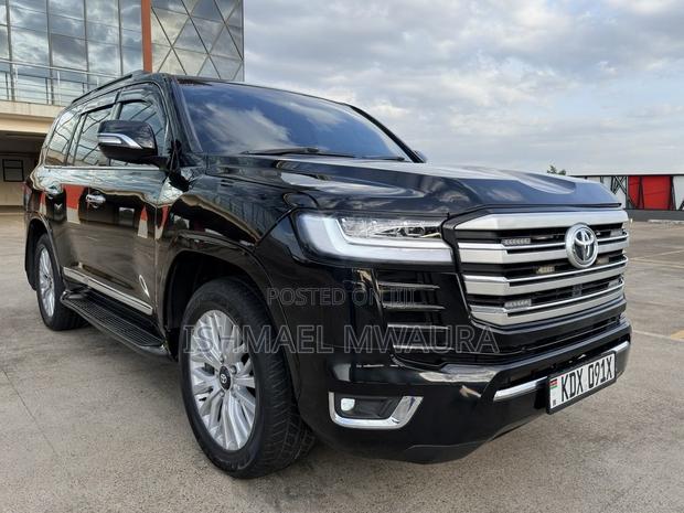 Toyota Land Cruiser 4.6 V8 ZX 2017 Black