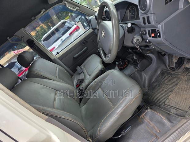 Toyota Land Cruiser 2016 White