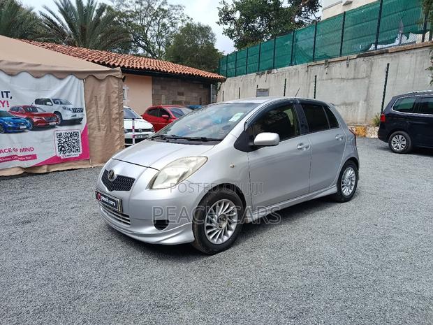 Toyota Vitz 2005 Silver