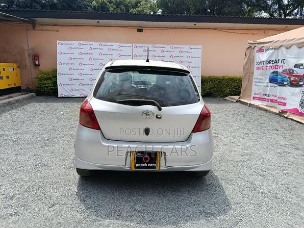 Toyota Vitz 2005 Silver